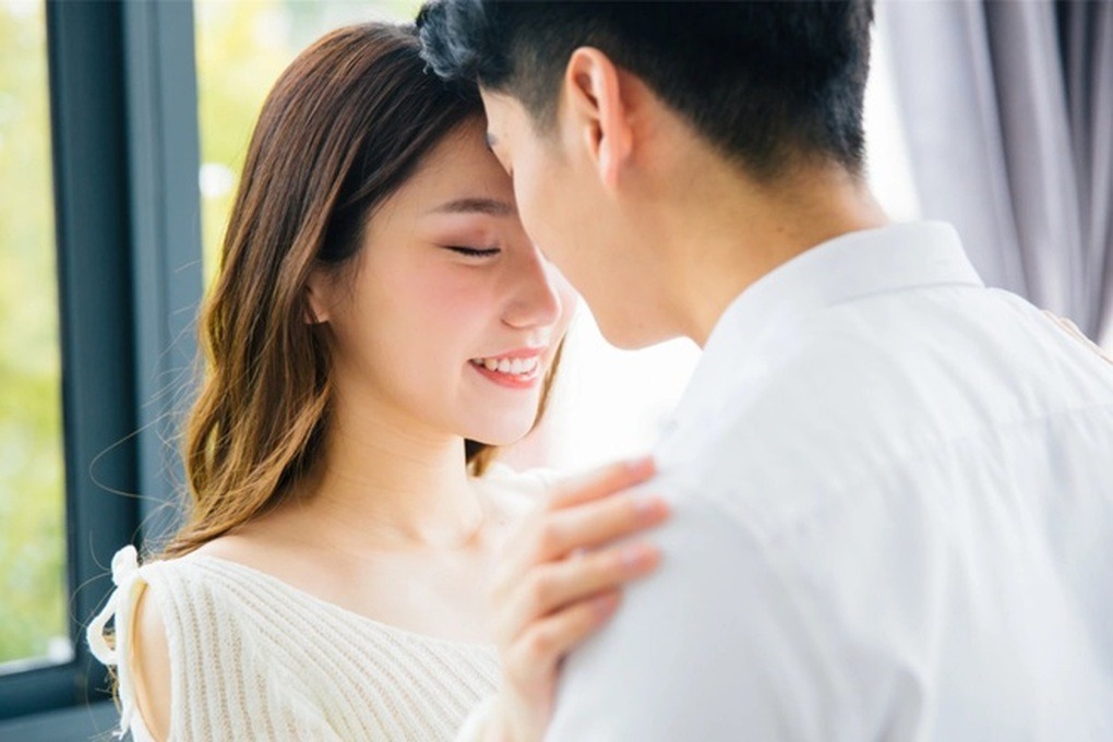 Lou đưa ra yêu cầu rằng bạn gái của mình phải có thân hình gầy
