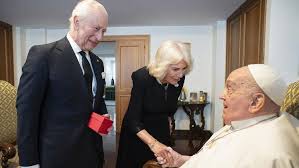 Mối quan hệ giữa Vua Charles III và Hoàng hậu Camilla là một minh chứng sống động cho thấy tình yêu và hôn nhân có thể được duy trì ngay cả khi có không gian riêng và sự độc lập